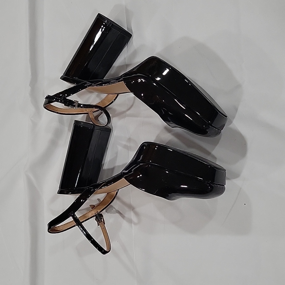 Heels - Picture 2 of 4